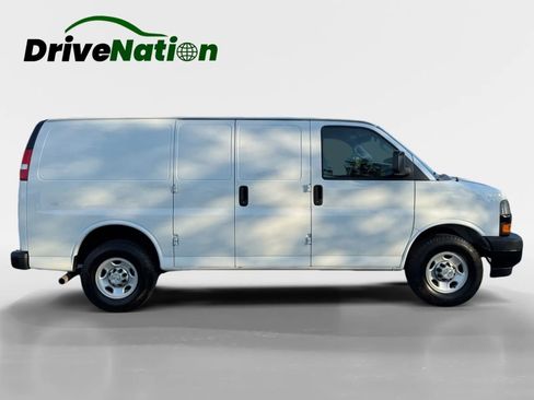 Used 2021 Chevrolet Express 2500 w/ Driver Convenience Package RWD image 4