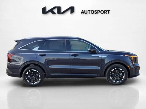 Certified 2025 Kia Sorento S w/ Panoramic Sunroof Package FWD image 7