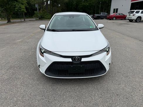 Used 2022 Toyota Corolla LE FWD image 2