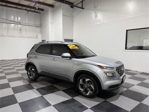 Used 2022 Hyundai Venue SEL image 1