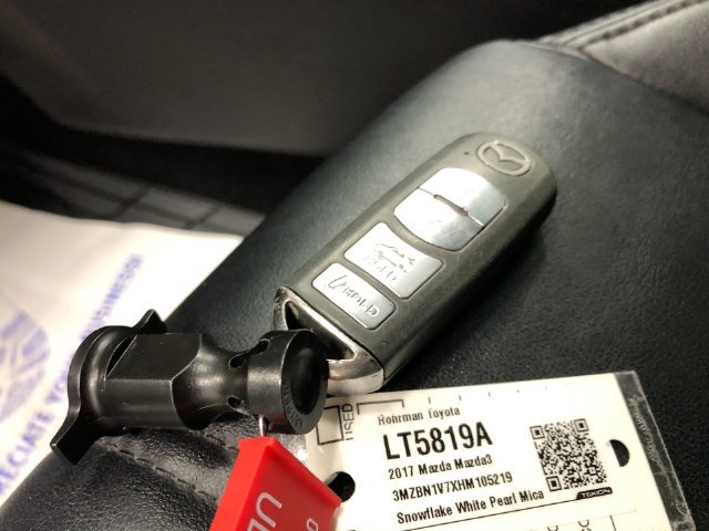 Used 2017 MAZDA MAZDA3 Touring FWD image 29