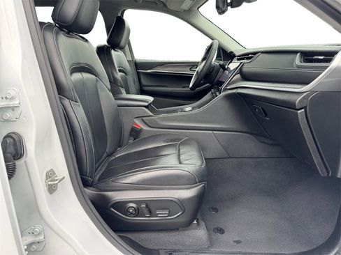 Used 2024 Jeep Grand Cherokee L Limited w/ Luxury Tech Group II image 15