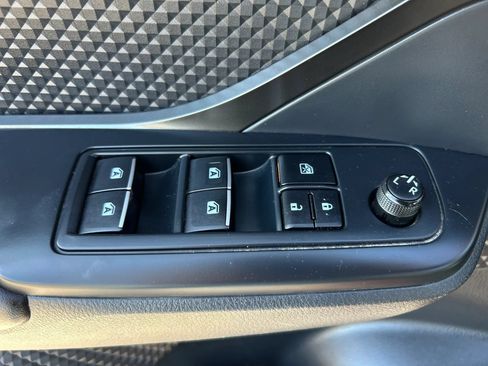 Used 2018 Toyota C-HR XLE FWD image 23