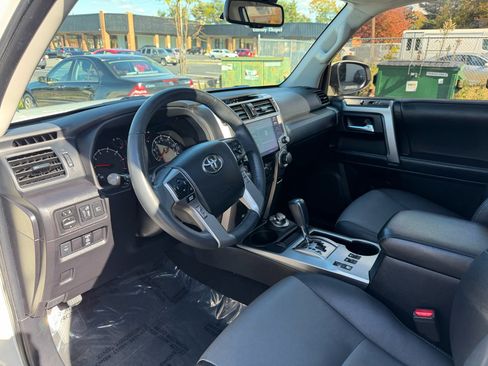 Used 2020 Toyota 4Runner SR5 Premium w/ Moonroof Package image 10