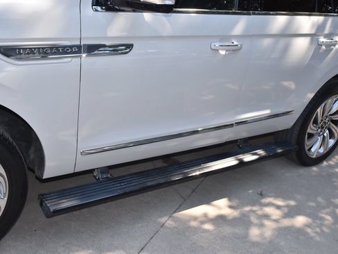 Certified 2024 Lincoln Navigator Premiere AWD/4WD image 36