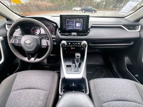 Used 2022 Toyota RAV4 XLE image 9
