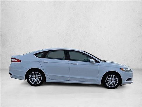 Used 2015 Ford Fusion SE FWD image 4
