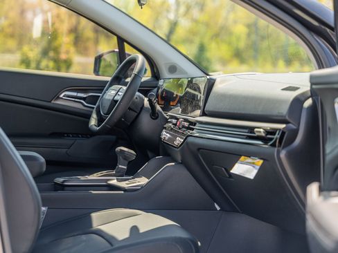 New 2026 Kia Sportage EX FWD image 9