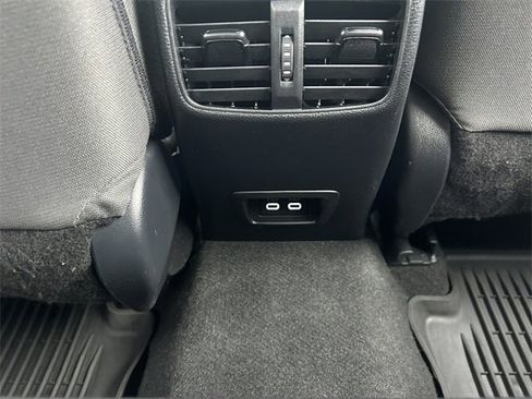 Used 2024 Toyota Corolla Cross LE image 11