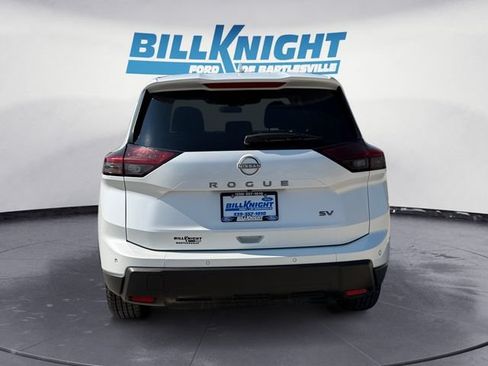 Used 2024 Nissan Rogue SV FWD image 4