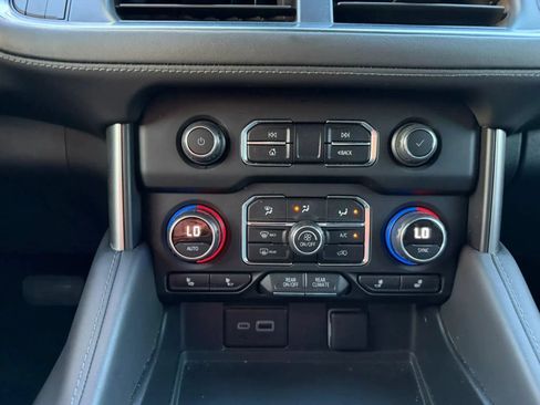 Used 2024 Chevrolet Suburban LT RWD image 24