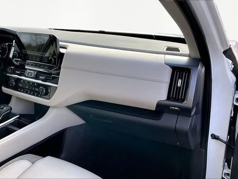 Used 2023 Nissan Pathfinder SL image 19