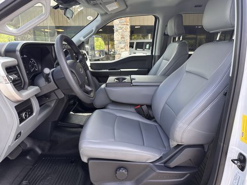 Used 2024 Ford F550 4x4 Crew Cab Super Duty image 8