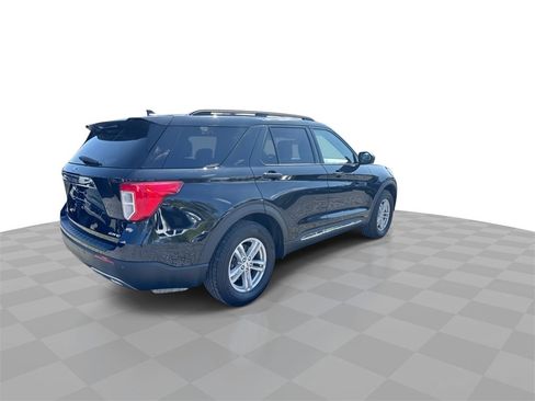 Used 2021 Ford Explorer XLT w/ Equipment Group 202A image 8