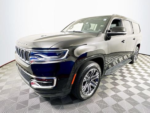 Used 2024 Jeep Wagoneer L Series II RWD image 3