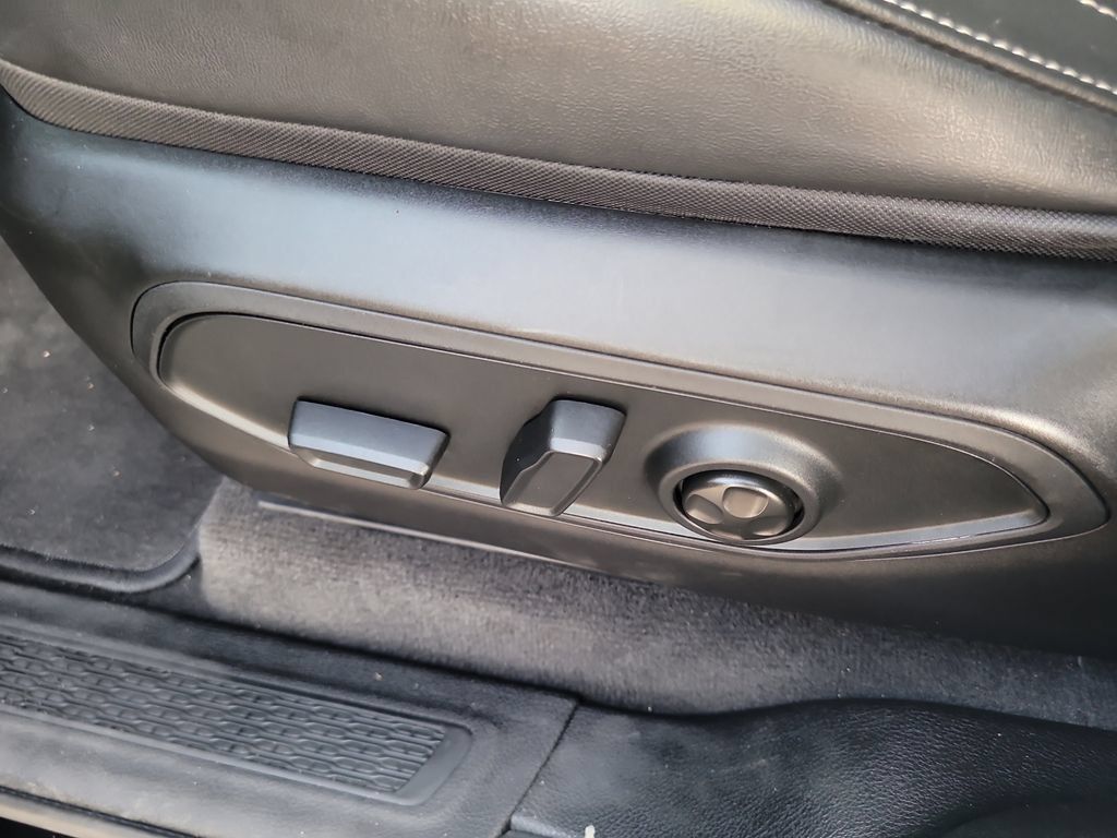 Used 2022 Jeep Grand Cherokee L Limited RWD image 24