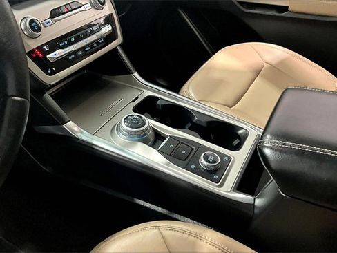 Used 2021 Ford Explorer XLT w/ Equipment Group 202A image 18