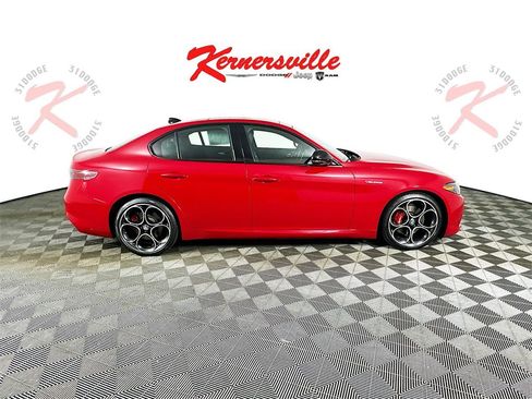Used 2024 Alfa Romeo Giulia Veloce image 8