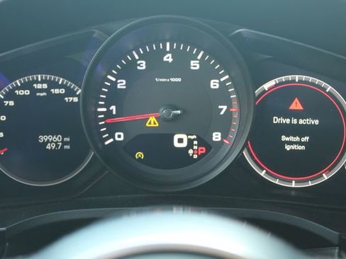 Certified 2023 Porsche Cayenne Platinum Edition image 20