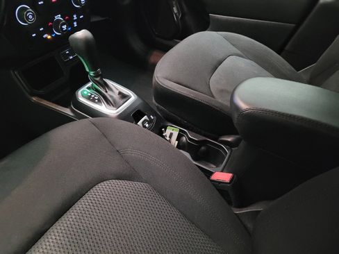 Used 2020 Jeep Renegade Altitude FWD image 26