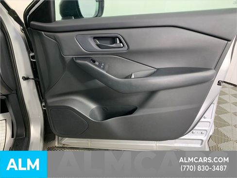 Used 2024 Nissan Rogue S image 33