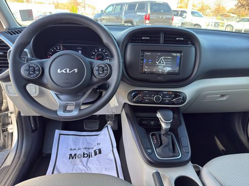 Used 2022 Kia Soul LX image 23