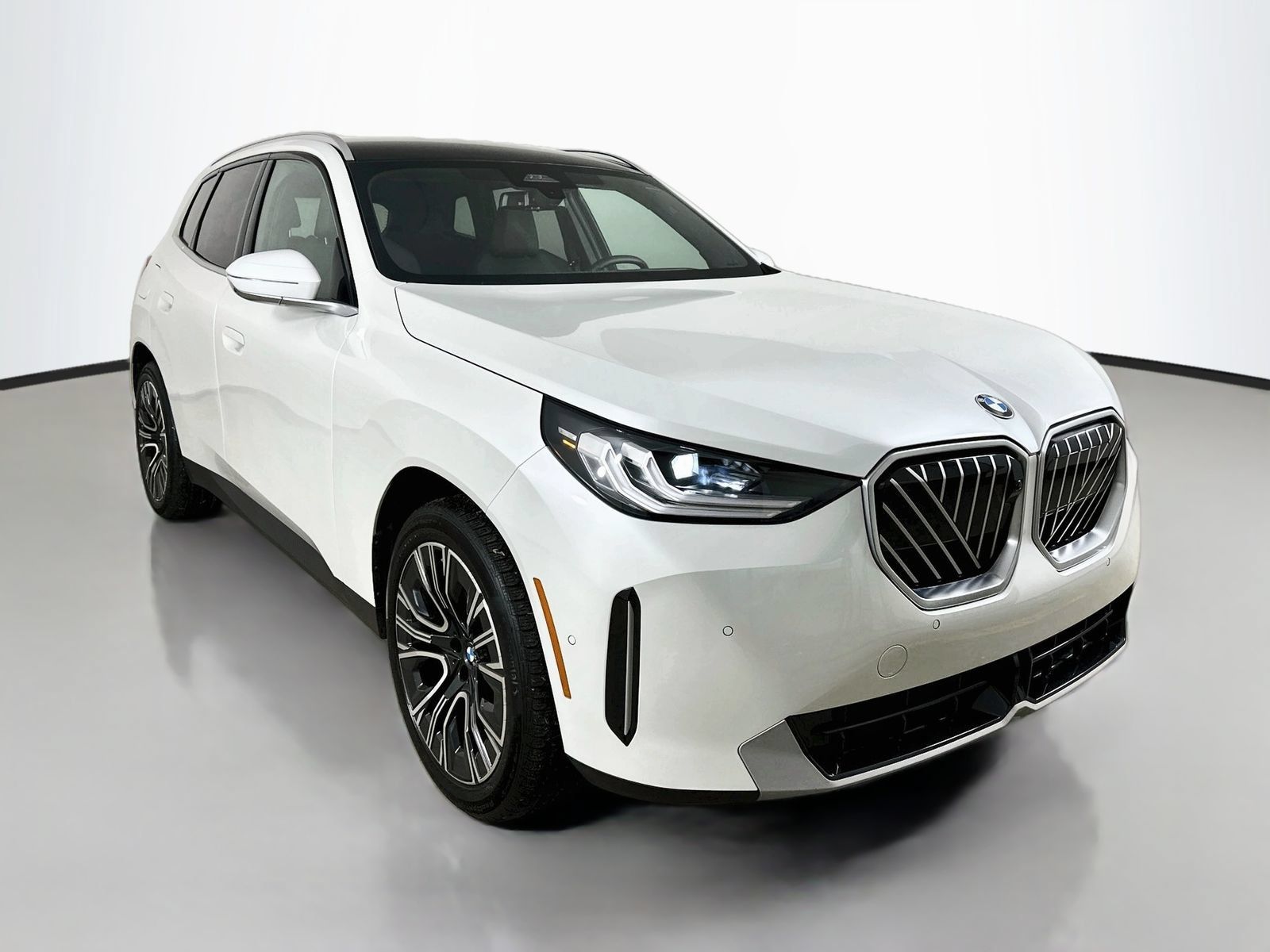 Used 2025 BMW X3 xDrive30i AWD/4WD image 3