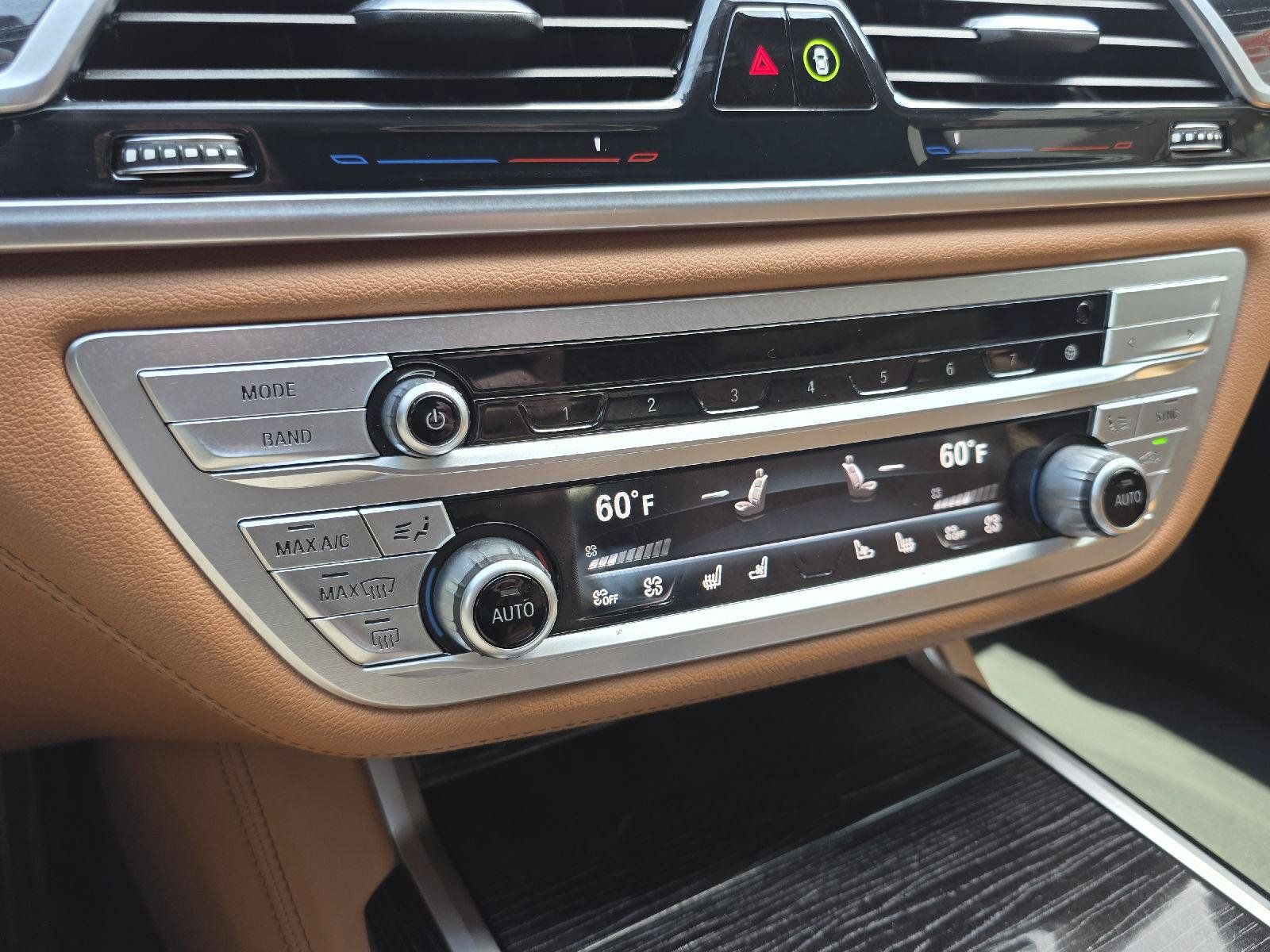 Used 2022 BMW 750i xDrive w/ M Sport Package AWD/4WD image 23