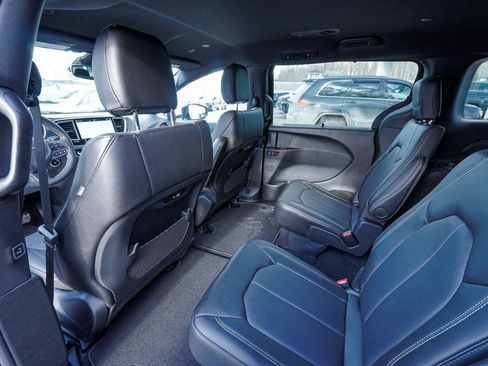 New 2026 Chrysler Pacifica Select image 35