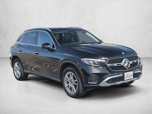 Used 2023 Mercedes-Benz GLC 300 4MATIC image 3