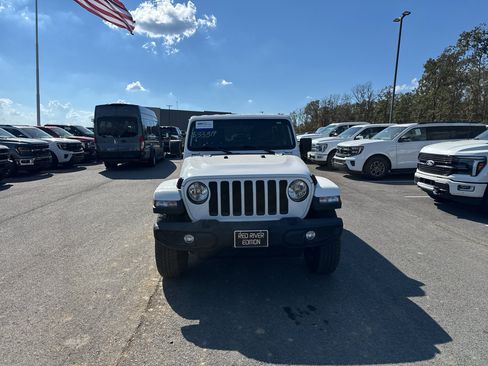 Used 2021 Jeep Wrangler Unlimited Sahara AWD/4WD image 2