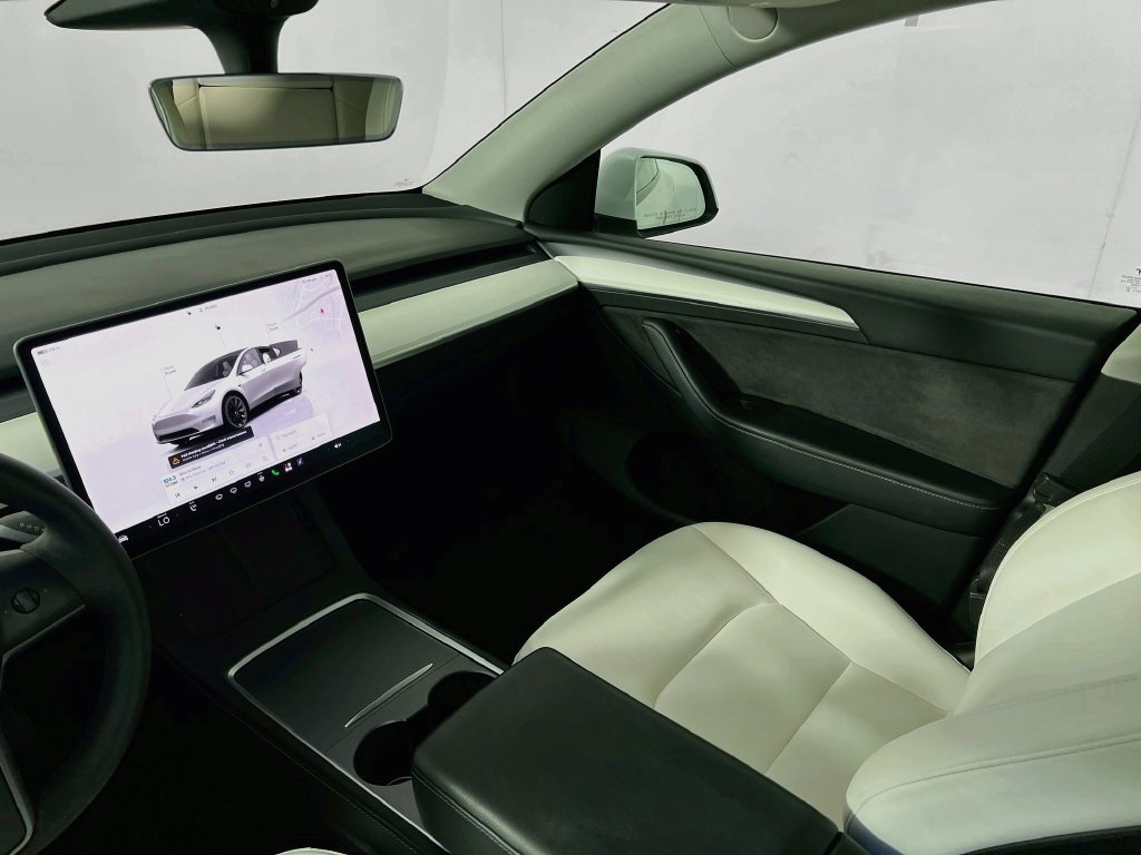 Used 2022 Tesla Model Y Long Range AWD/4WD image 23