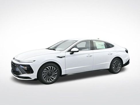 Used 2025 Hyundai Sonata SEL FWD image 3
