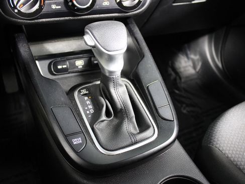 Used 2025 Kia Soul LX w/ LX Technology Package FWD image 14