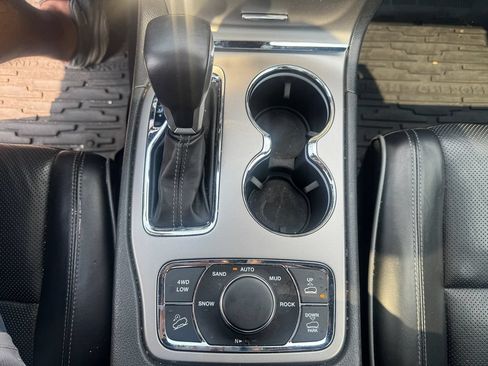 Used 2021 Jeep Grand Cherokee Overland AWD/4WD image 21