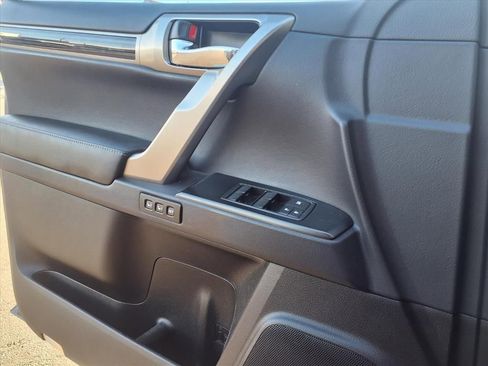 Used 2023 Lexus GX 460 Premium w/ Accessory Package image 22