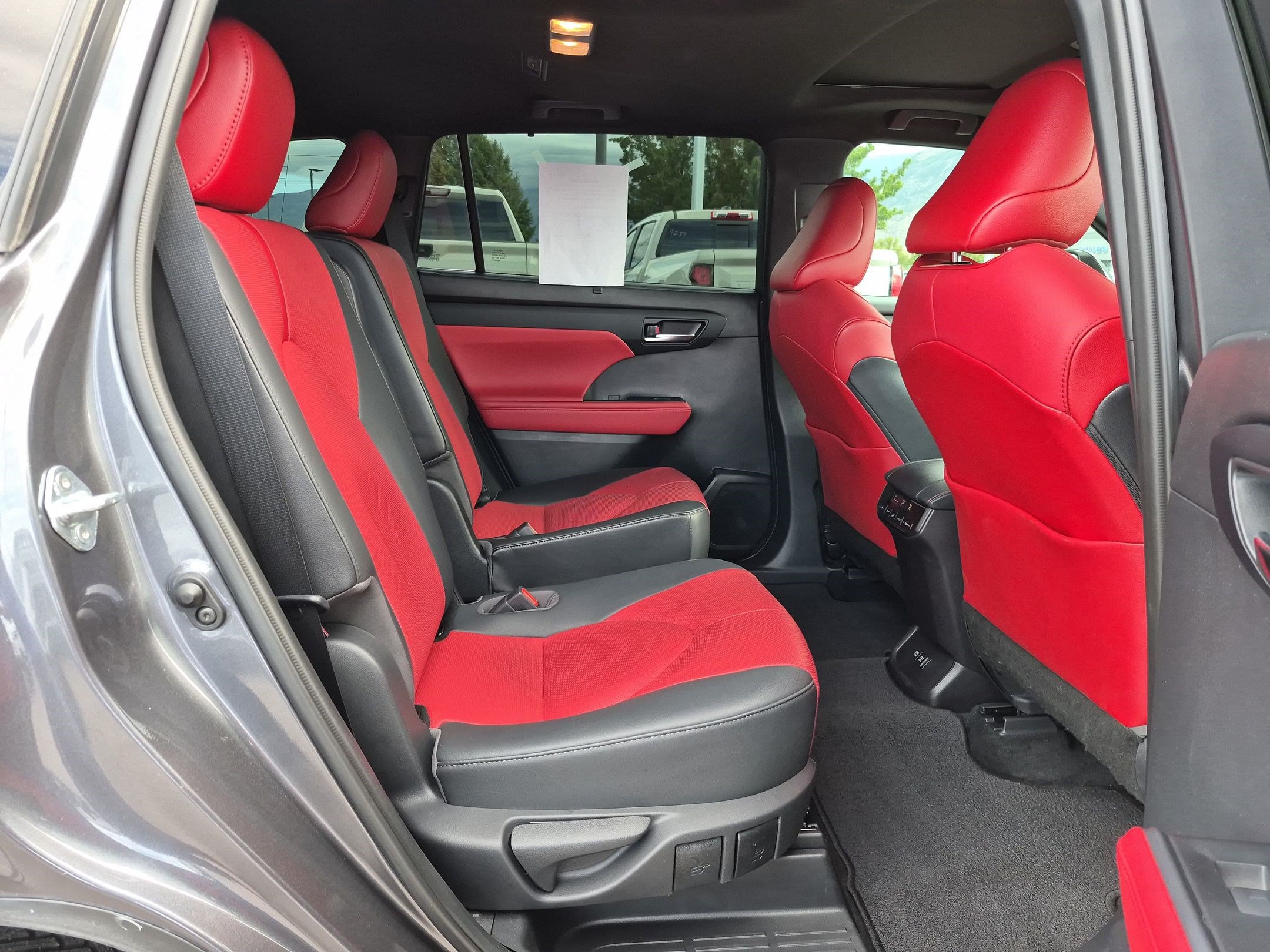 Used 2021 Toyota Highlander XSE AWD/4WD image 31