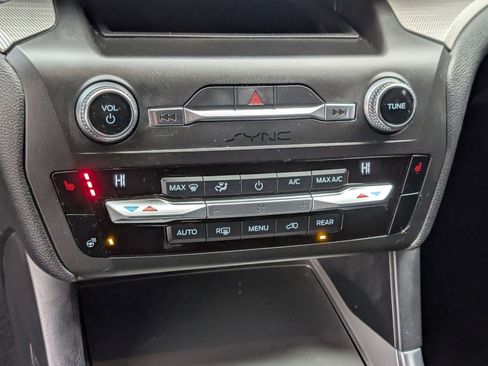 Used 2020 Ford Explorer XLT w/ Equipment Group 202A image 20