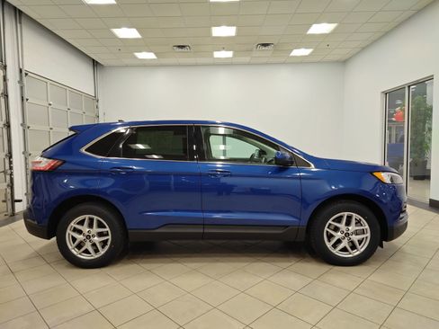 Used 2024 Ford Edge SEL image 2