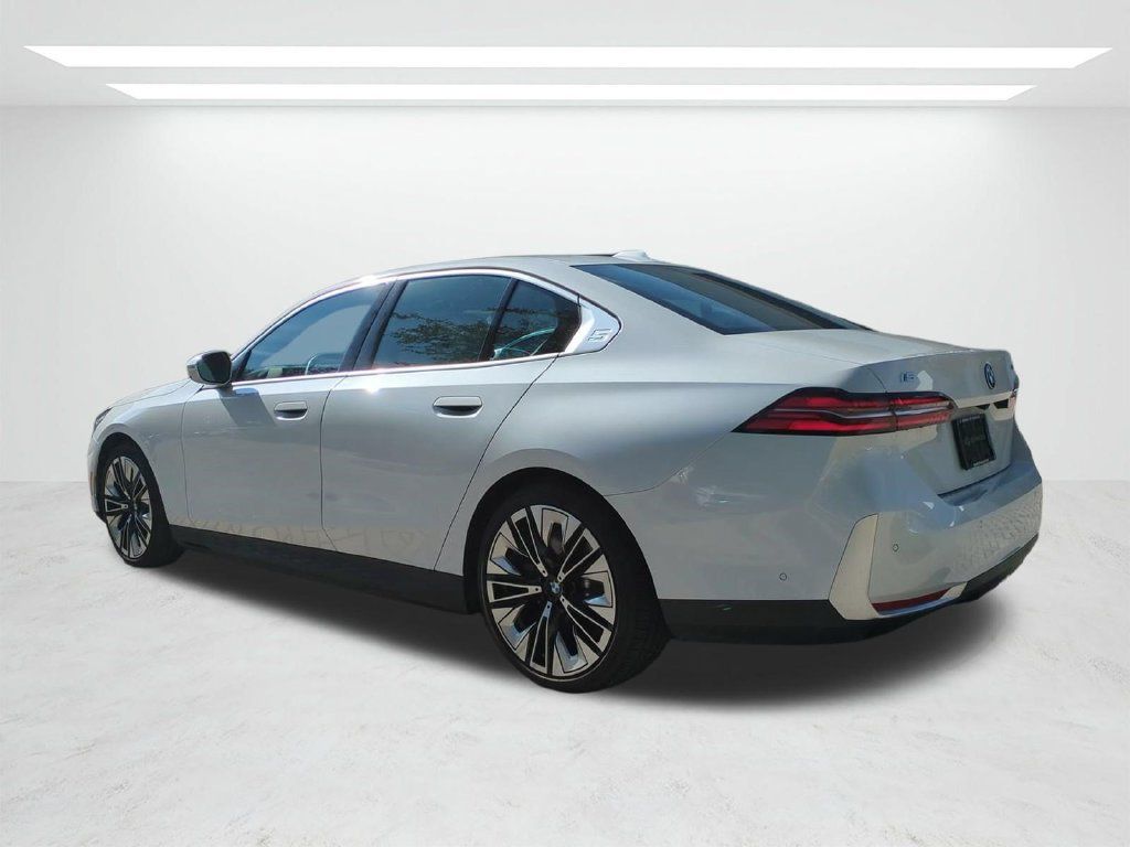 New 2026 BMW i5 eDrive40 w/ Premium Package AWD/4WD image 6