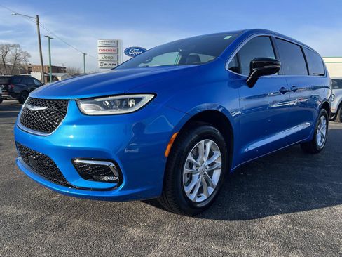 New 2026 Chrysler Pacifica Select image 10