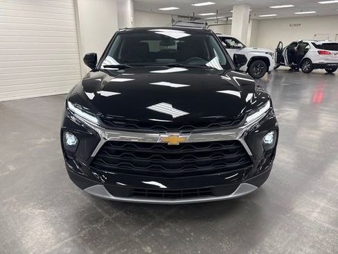 Used 2025 Chevrolet Blazer LT FWD image 2
