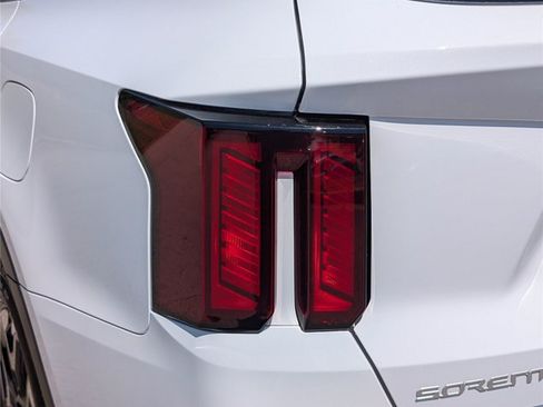 Used 2025 Kia Sorento S w/ Panoramic Sunroof Package FWD image 24