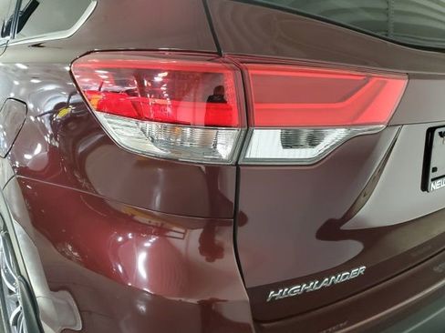 Used 2018 Toyota Highlander XLE image 31