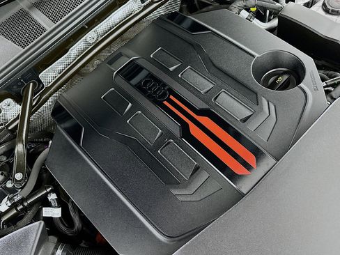 Used 2025 Audi SQ5 Premium Plus w/ Premium Plus Package image 32