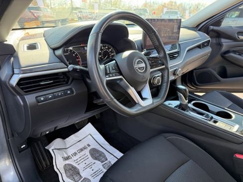 Used 2023 Nissan Altima 2.5 SV w/ SV Premium Package image 13