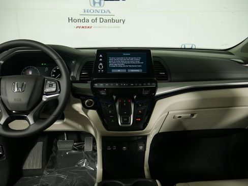 New 2026 Honda Odyssey Touring image 17