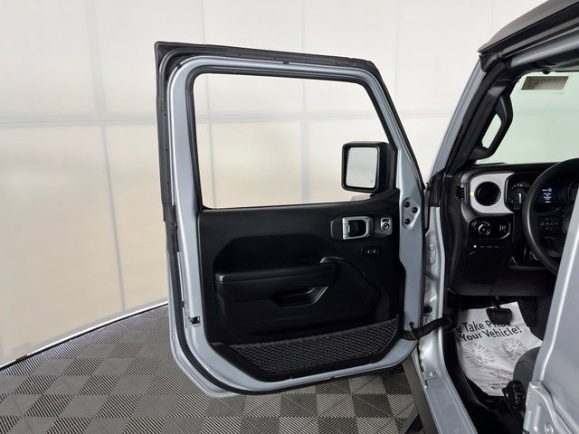 Used 2024 Jeep Wrangler Unlimited AWD/4WD image 15
