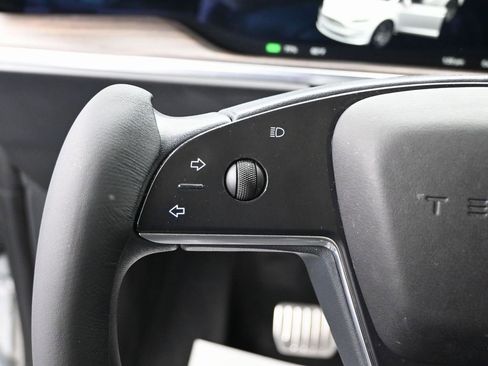 Used 2022 Tesla Model X image 18