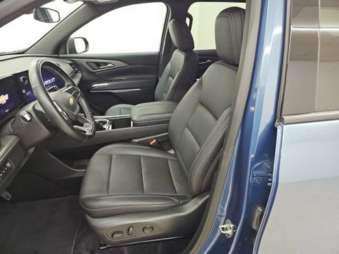 Used 2025 Chevrolet Traverse LT AWD/4WD image 2